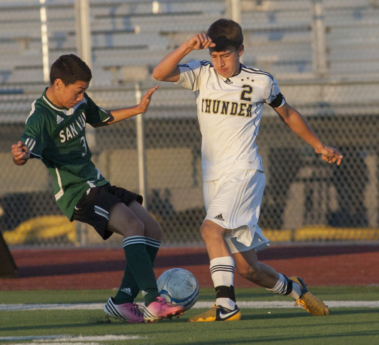 Soccer: DV vs San Luis